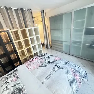 Sunny House , Milano Italia